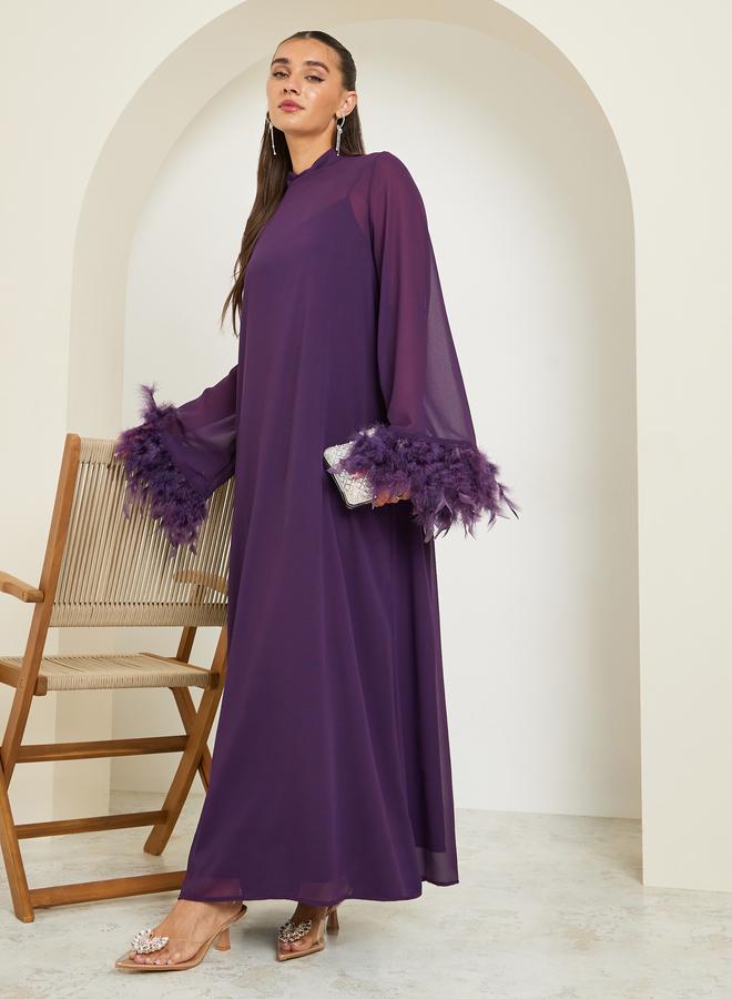 ستايلي فستان طويل سادة بتفاصيل ريش صناعي - Image 2